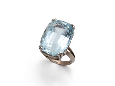 une bague aigue-marine et diamant