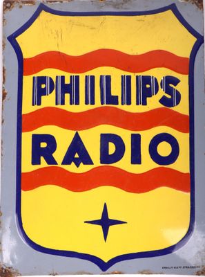 une vieille enseigne de radio sur laquelle figure l'inscription « Phil Phillips's Radio »