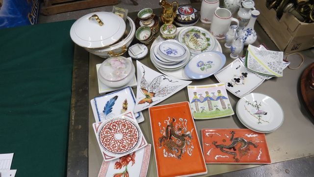 Lot de porcelaine de Limoges de Josette Lefèvre : bonbonnières, s...