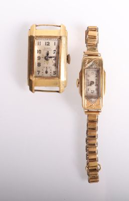 une paire de montres-bracelets pour femme et une montre-bracelet pour femme