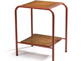 une image représentant une petite table sur laquelle se trouve une étagère en bois