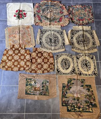 363. Réunion de 12 panneaux brodés pour garniture de siège.