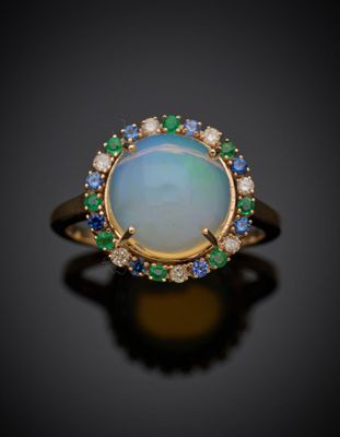 une bague sertie d'un oplite, d'un saphir, d'une émeraude et de diamants