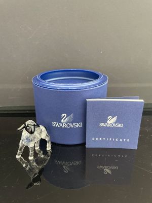 coffret cadeau Swarovski avec certificat et figurine représentant un footballeur