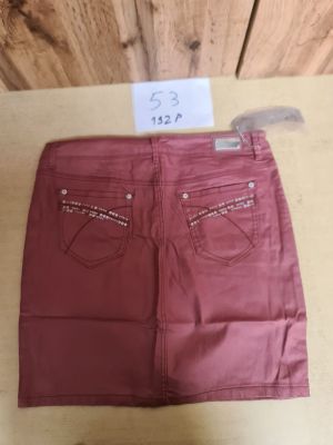 Lot de 132 jupes femme ? Coloris rouge bordeaux