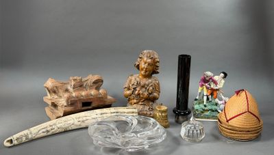 a lot of items that are sitting on a table