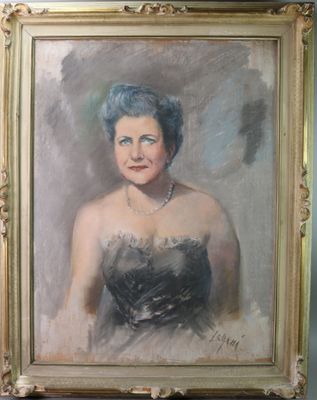 tableau représentant une femme en robe noire, dans un cadre doré