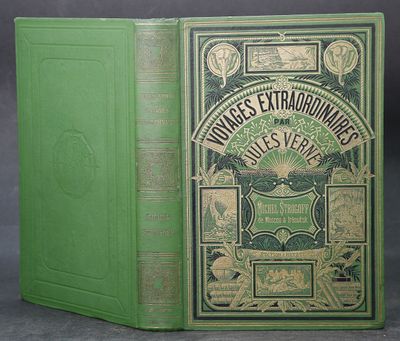 la couverture et le dos d'un livre à la couverture verte