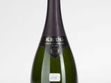 La bouteille de champagne est vide et prête à être remplie.