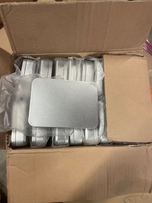 une boîte en carton contenant un ordinateur