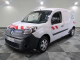 la photo d'une camionnette blanche avec une bande rouge et blanche sur le côté
