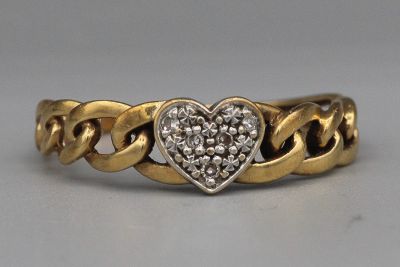 Bague en or à motif de coeur pavé de brillants. P. 1,7g