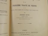 un livre ouvert avec l'image d'un cheval dessus