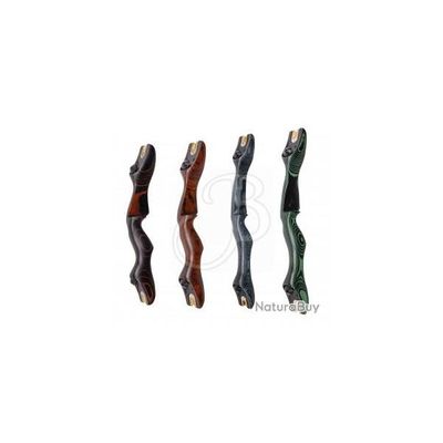 un ensemble de quatre poignées en bois de couleurs différentes sur fond blanc