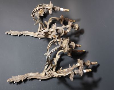 paire d'appliques murales anciennes en laiton avec fleurs et feuilles