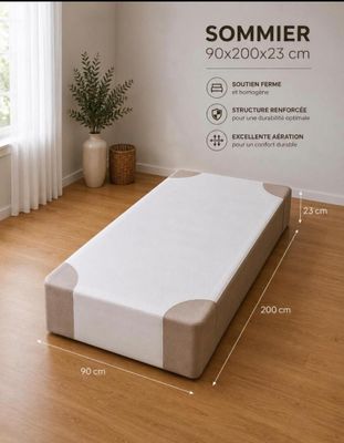 une image représentant un lit avec un matelas posé dessus, dans une chambre