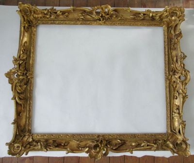 CADRE en tilleul sculpté et doré à décor de coquilles ajouré… - Photo 1