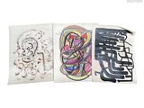 trois motifs différents dessinés sur une feuille de papier posée sur une surface blanche