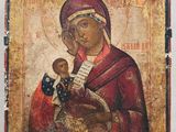 une peinture ancienne représentant une femme tenant un bébé dans ses bras