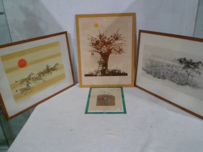 trois photos encadrées d'un arbre, d'une échelle et d'un coucher de soleil