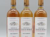 trois bouteilles de vin posées l'une à côté de l'autre sur une table