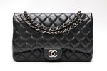 CHANEL
Modèle Timeless Classique
Sac à main à double rabat en c