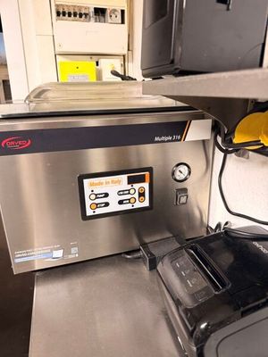 a machine that is sitting on a counter in a kitchen
