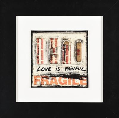 une peinture représentant un train sur laquelle on peut lire « l'amour est fidèle »