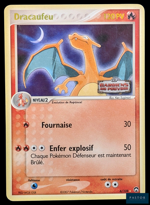 une image représentant une carte Pokémon sur laquelle figure un dragon