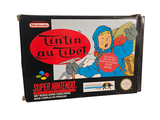 une boîte de jeux Nintendo posée sur une surface blanche