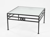 une photo d'une table basse en verre sur fond blanc