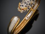 un bracelet et une bague en forme de serpent, sertis de diamants et de saphirs