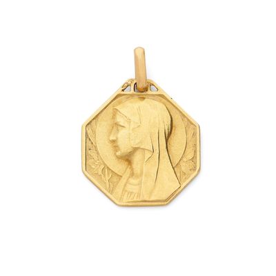 l'image d'une médaille d'or sur laquelle figure le visage d'une femme