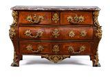 une commode avec un plateau en marbre sur fond blanc