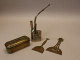 quelques objets posés sur une table