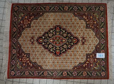 Petit tapis d'Orient iranien, village GOOM, tapis en soie au…