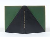 une image représentant un livre vert et noir à la couverture noire