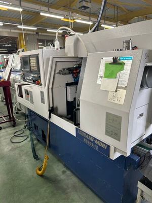 une grosse machine installée dans une usine