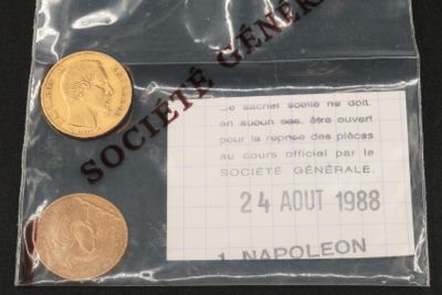 deux pièces dans un sachet en plastique sur lequel est collé un ticket