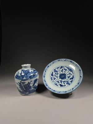 pair of chinese blue and white porcelain vases and saucer