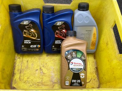 4 bidons d'huile - Photo 1