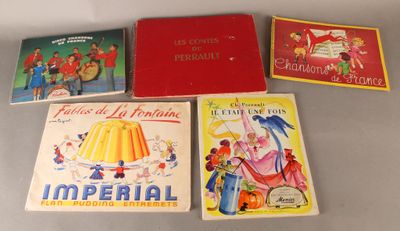 plusieurs livres pour enfants sont alignés sur une table