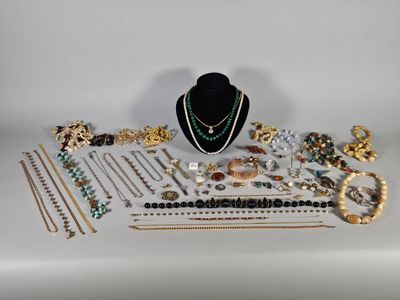 Ensemble de bijoux fantaisie. - Photo 1