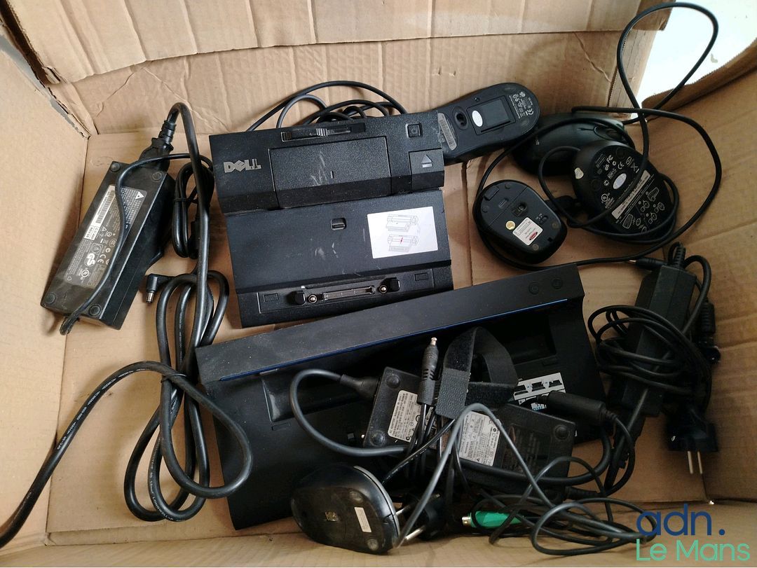 Lot d'accessoires informatiques DELL, HP, MICROSOFT - Statio…
