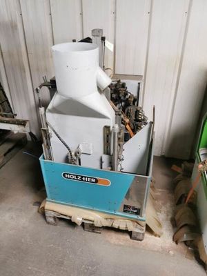 a machine that is sitting on a pallet in a garage