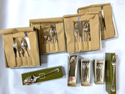 CHRISTOFLE. Ménagère de couverts en métal argenté modèle "Sp…