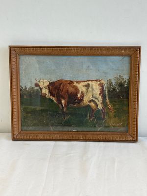 tableau représentant une vache brune et blanche dans un champ, avec des arbres en arrière-plan
