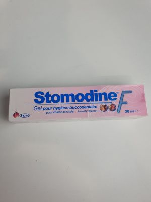 un tube de dentifrice posé sur une table