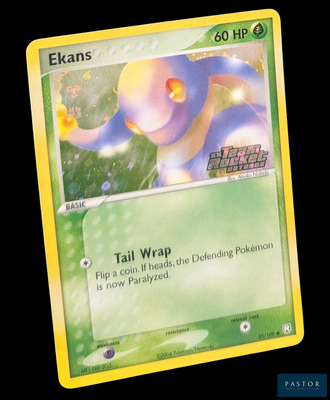 gros plan d'une carte pokemon sur fond noir