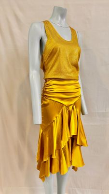 the mannequin is wearing a yellow dress with ruffles on it